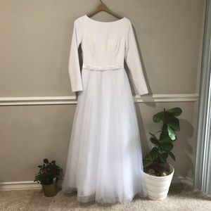 White longsleeve wedding dress a line